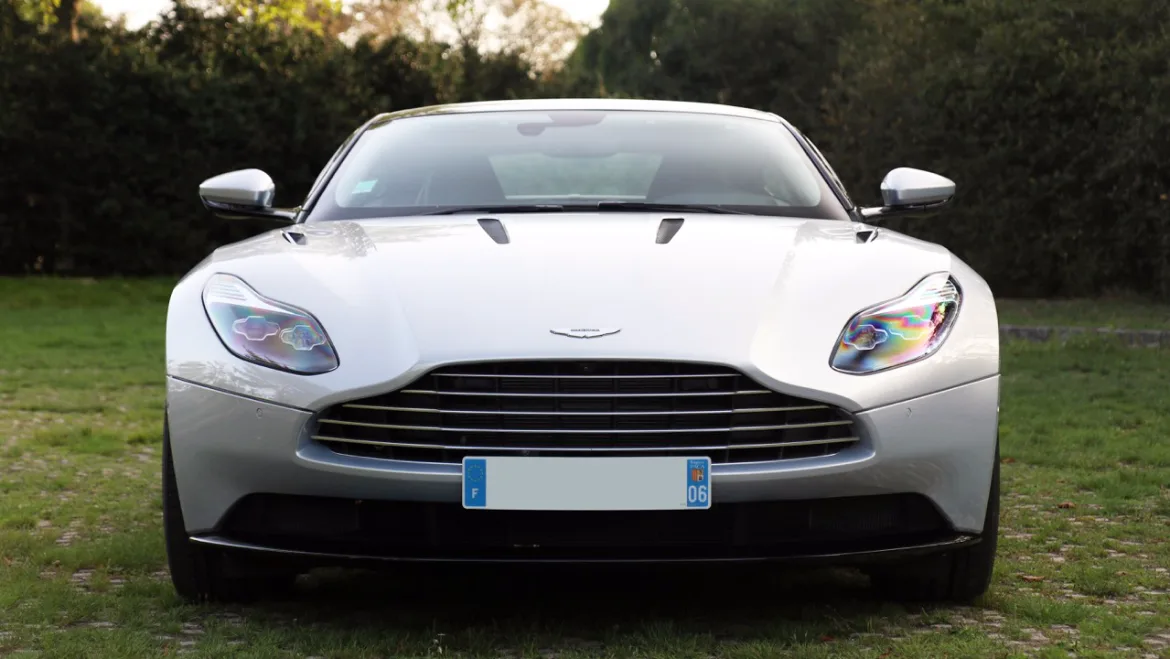 Aston Martin DB 11  LAUNCH EDITION